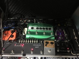 オリジナルギターのストラトと私のエフェクターボード！ ｜ D-D